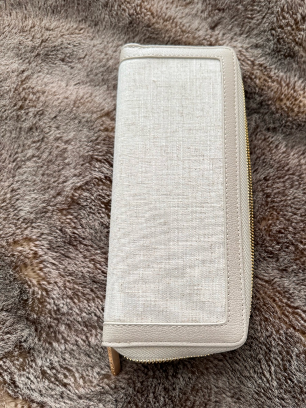 Zip-Around jewelry travel case.